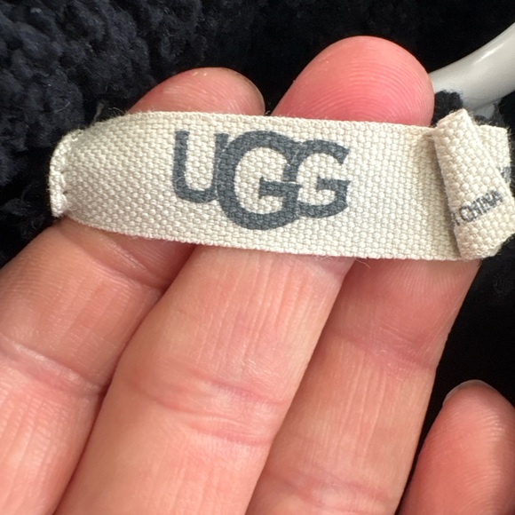 UGG Yolanda Turtleneck Sweater Black Boucle Cozy Knit Women’s Medium - Picture 8 of 10